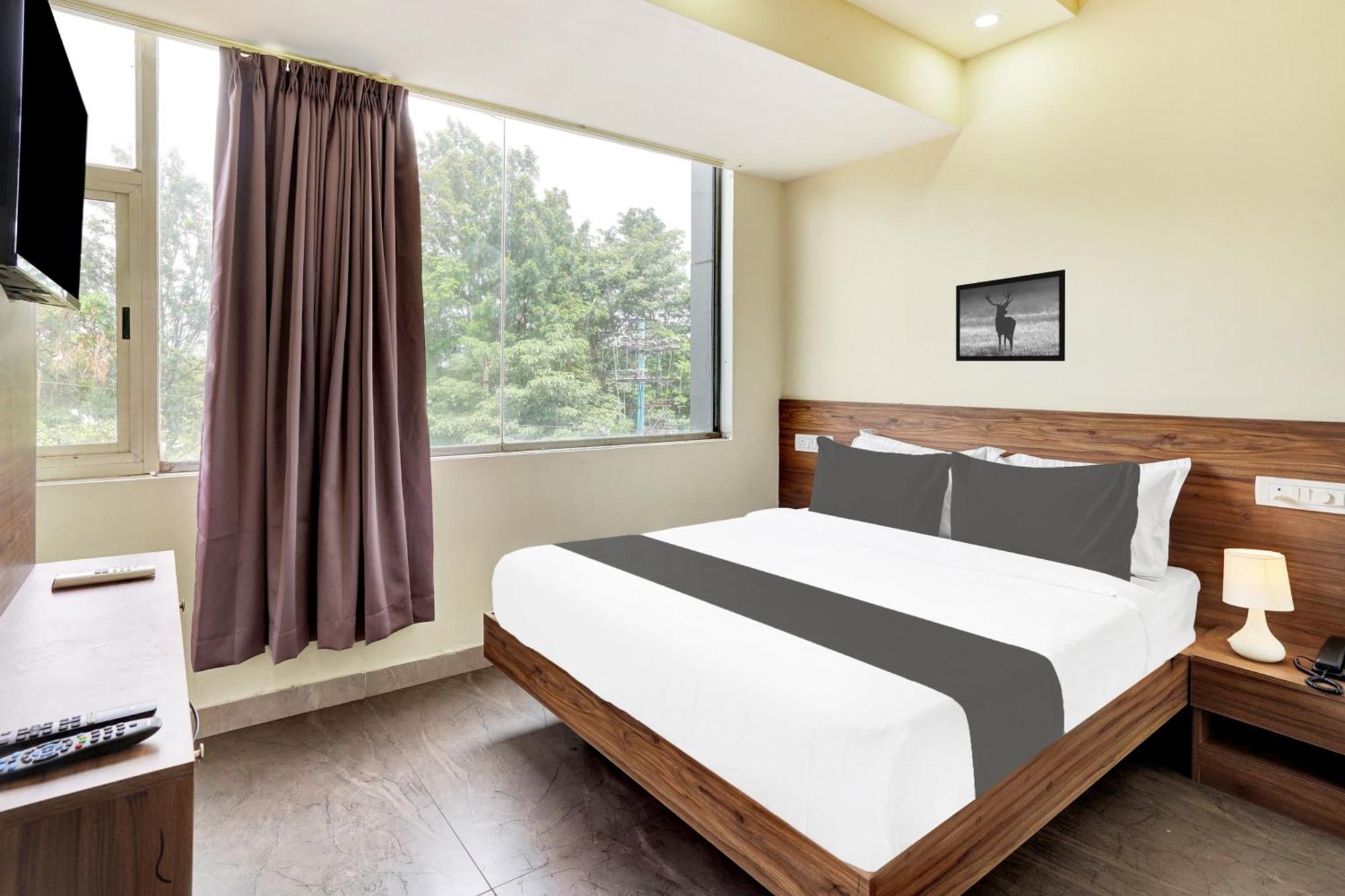 Hotel O Gayathri Metro Deluxe Bangalore Exterior foto