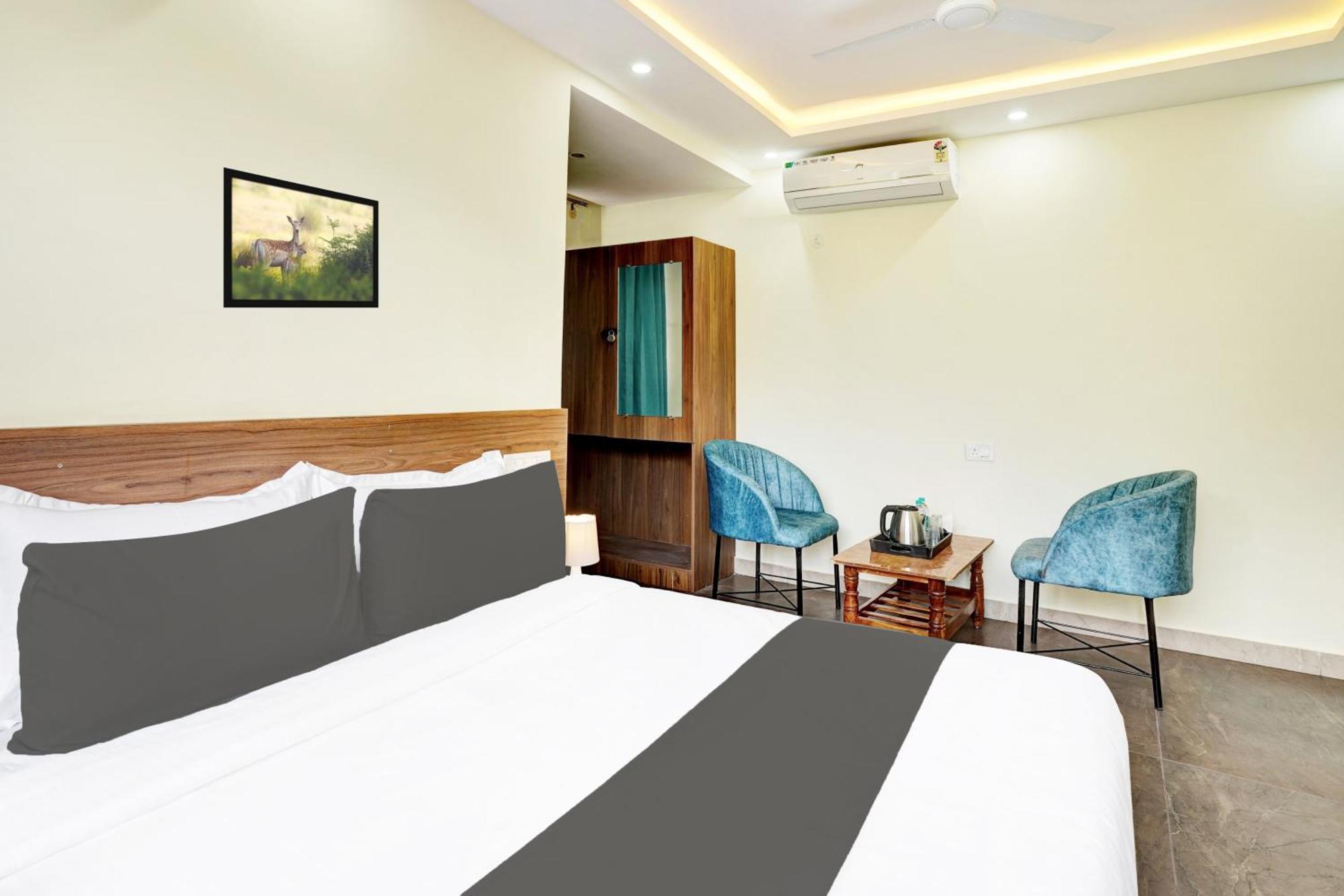 Hotel O Gayathri Metro Deluxe Bangalore Exterior foto